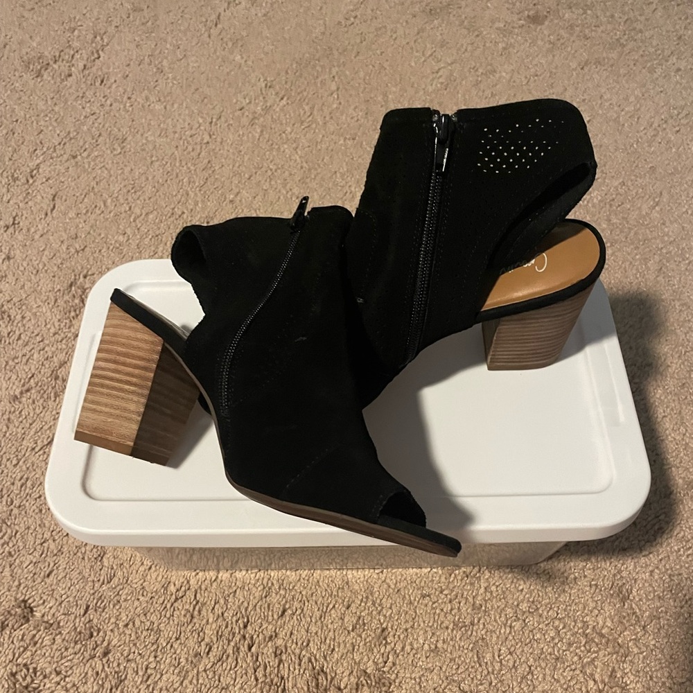 🖤 Brand New Crown Vintage Astarewia Sandal ☀️